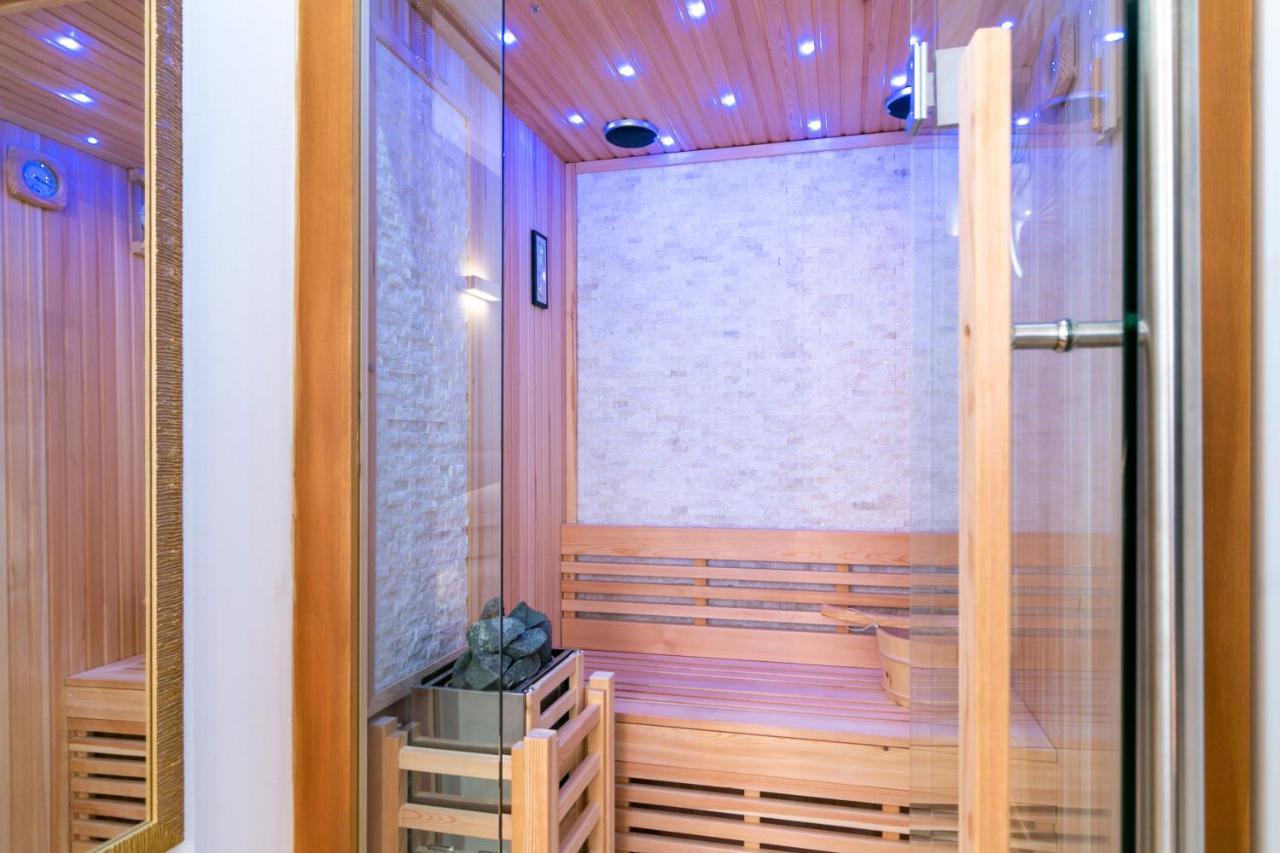 Aquí se explica cómo hacer la sauna correctamente! – 4 Star Bologna